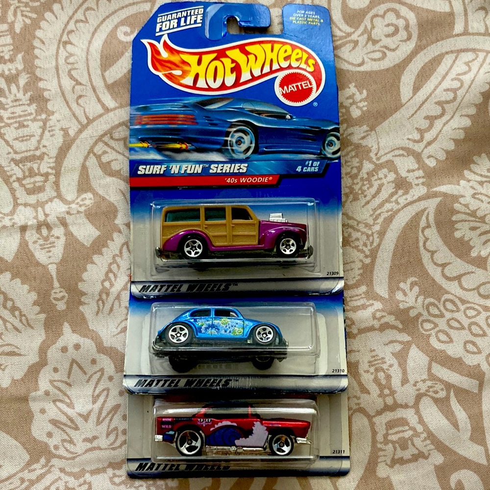 NWB Hot Wheels Surf N’ Fun Series